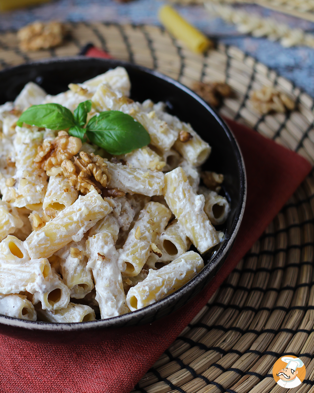 8. Tortiglioni med ricotta och valnötter