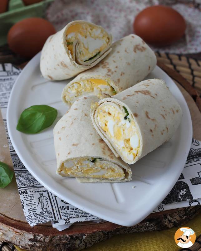 2. Wrap med ägg och fetaost