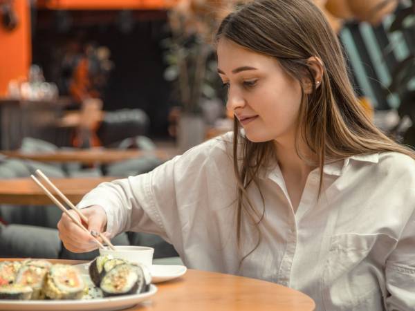 Om du äter sushi på det här sättet gör du fel: vad en japansk person aldrig skulle göra.