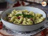 Recept Kall pasta med zucchinipesto, buffelmozzarella och soltorkade tomater