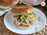 Recept Bagelsandwich med kalkon, coleslaw, hårdkokt ägg