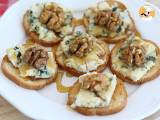 Recept Toast med roquefort, valnötter och honung