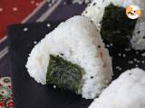 Recept Tonfisk onigiri, den lilla japanska triangulära rismackan - おにぎり