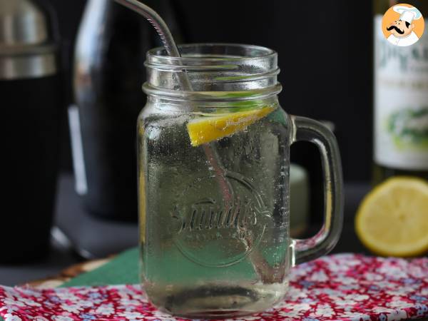 Recept Hugo spritz med flädersirap, en fräsch och söt cocktail