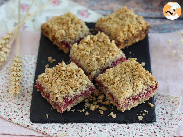 Recept Läcker hallonsmulpaj med krispigt och mjukt täcke