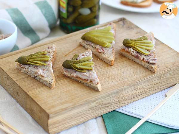 Recept Toast med rillettes och cornichons