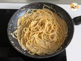 Spaghetti cacio e pepe: 3 ingredienser, en explosion av smak! - Beredning etape 9