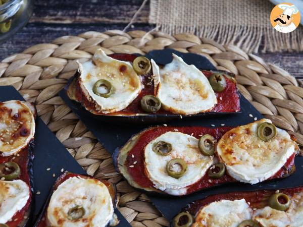 Auberginetoast med tomat- och getostcoulis