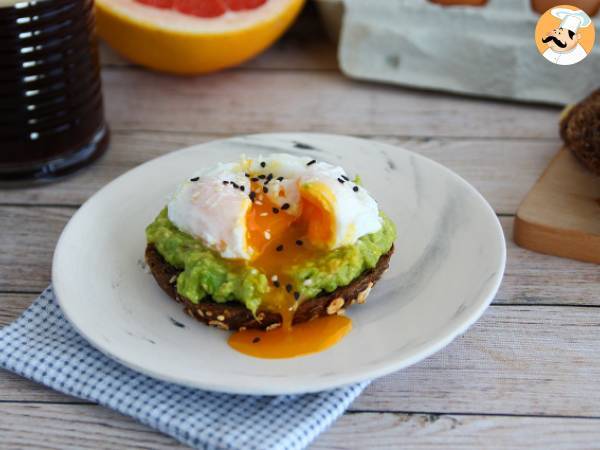 Avokado toast med pocherat ägg