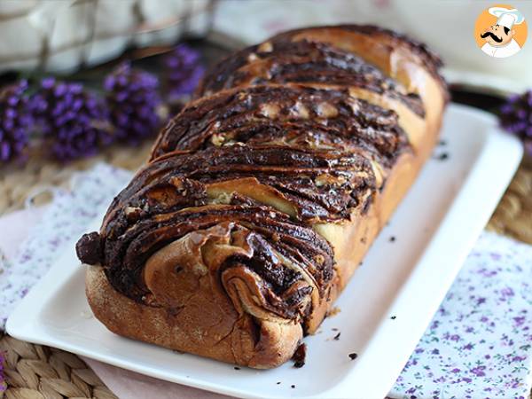 Babka brioche med choklad och hasselnötter