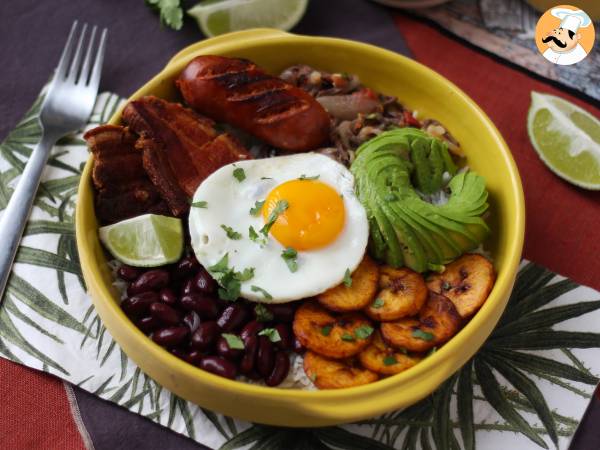 Bandeja Paisa, en colombiansk maträtt full av smak och tradition - foto 3