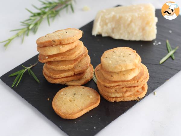 Biscuit med parmesan och örter