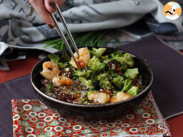 Broccoli och räkor i en kryddig koreansk sås - en enkel, balanserad och kryddig måltid