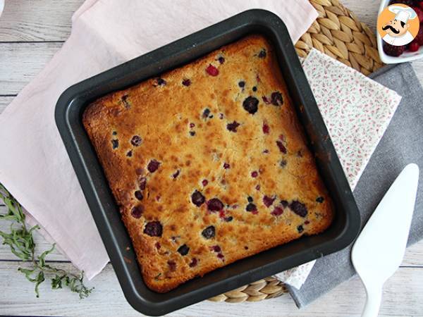 Brownie med vit choklad och röd frukt (Blondie)