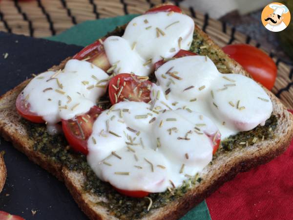 Bruschetta med pesto, körsbärstomater och mozzarellaost - foto 4