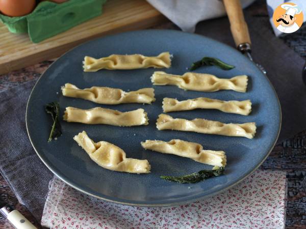 Caramelle, godisformad ravioli med pumpa- och ricottafyllning - foto 3