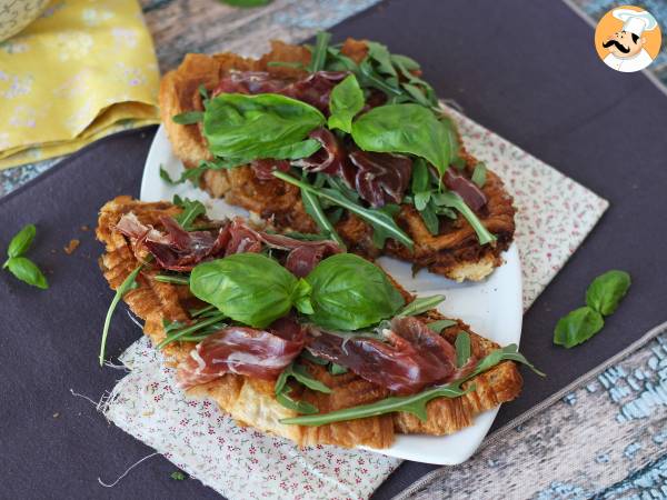 Croffle, en våffelliknande croissant med fikonmarmelad, getost och iberisk skinka - foto 3