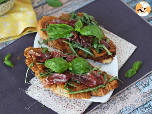 Croffle, en våffelliknande croissant med fikonmarmelad, getost och iberisk skinka - foto 4