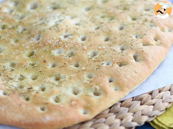 Focaccia, italienskt bröd med rosmarin - foto 2