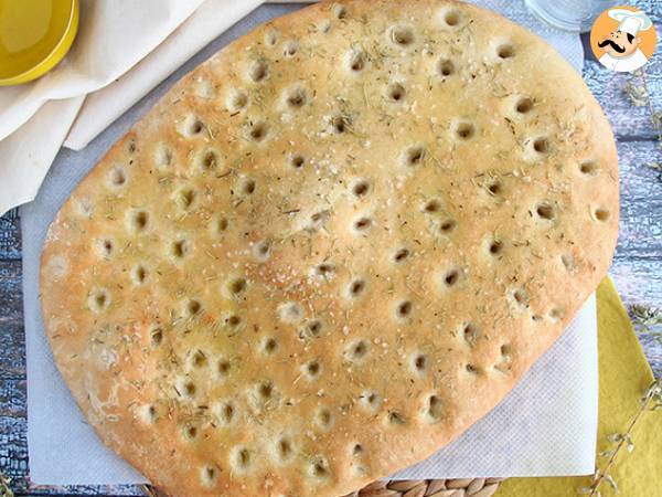 Focaccia, italienskt bröd med rosmarin - foto 3