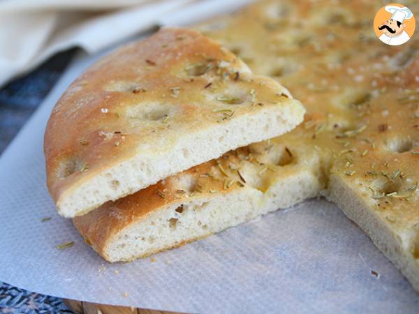 Focaccia, italienskt bröd med rosmarin - foto 4