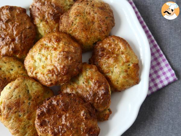 Friterade zucchinifritters med yoghurt och fetaostsås