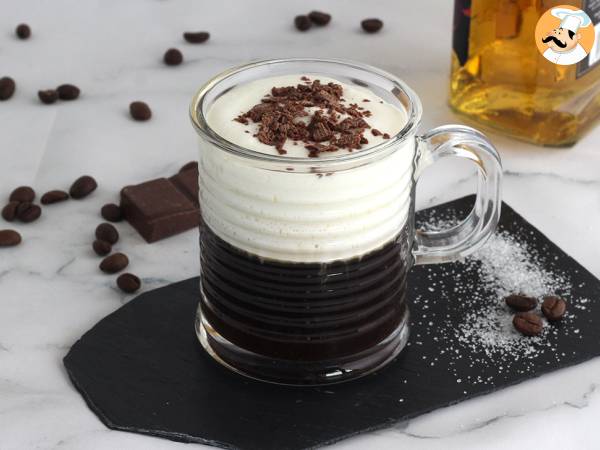 Irish Coffee (kaffe med whisky och vispgrädde)