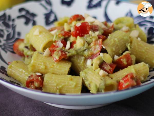 Kall pasta med avokadokräm, mandlar och körsbärstomater: vegetarisk och mycket god! - foto 4