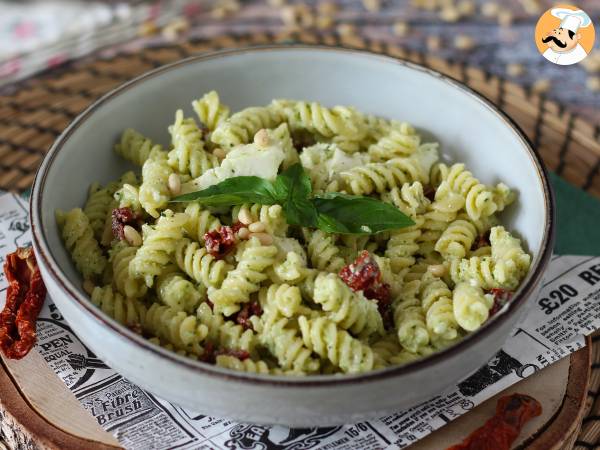 Kall pasta med zucchinipesto, buffelmozzarella och soltorkade tomater - foto 2