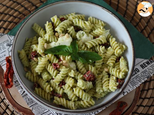 Kall pasta med zucchinipesto, buffelmozzarella och soltorkade tomater - foto 4