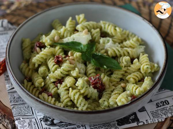 Kall pasta med zucchinipesto, buffelmozzarella och soltorkade tomater - foto 5