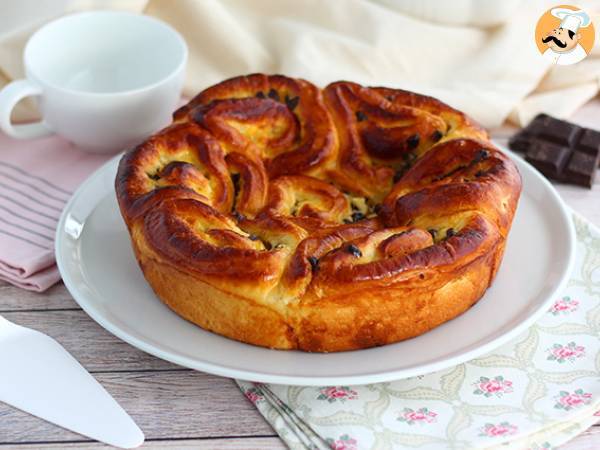 Kinesisk brioche, fylld med vaniljsås och chokladbitar - foto 2