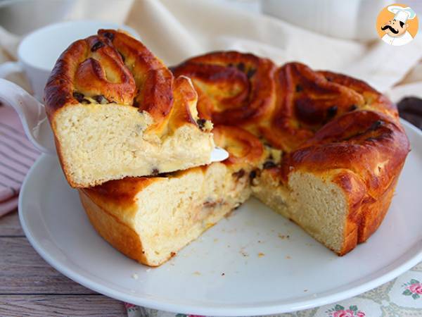 Kinesisk brioche, fylld med vaniljsås och chokladbitar - foto 3