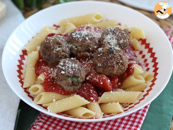 Köttbullar av nötkött och parmesan