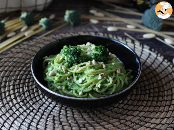 Krämig pasta med broccoli och mandel: en lättlagad och smakrik rätt