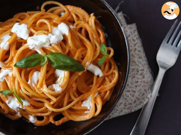 Krämig pasta med burrata och körsbärstomater - foto 2