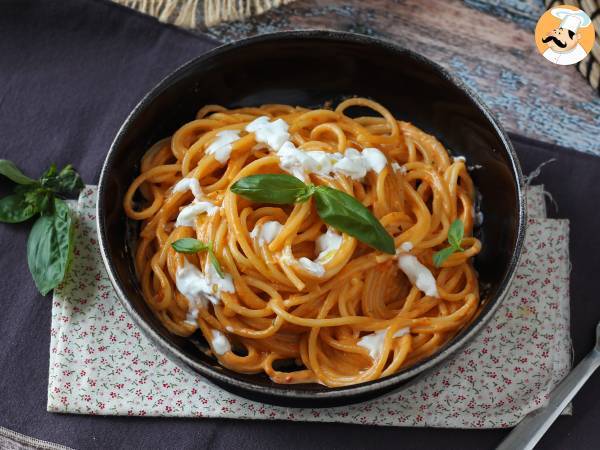 Krämig pasta med burrata och körsbärstomater - foto 4