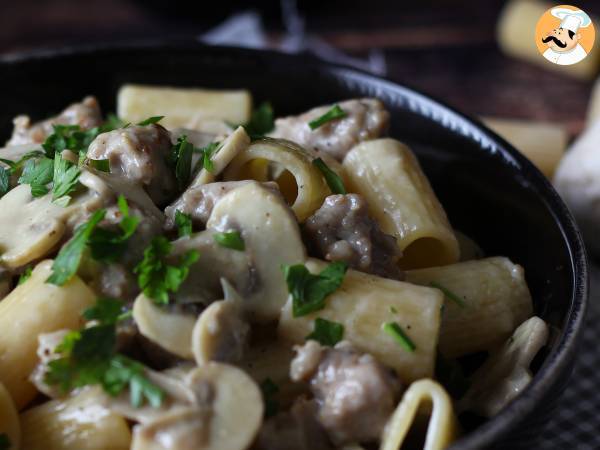 Krämig pasta med champinjoner och korv - foto 5