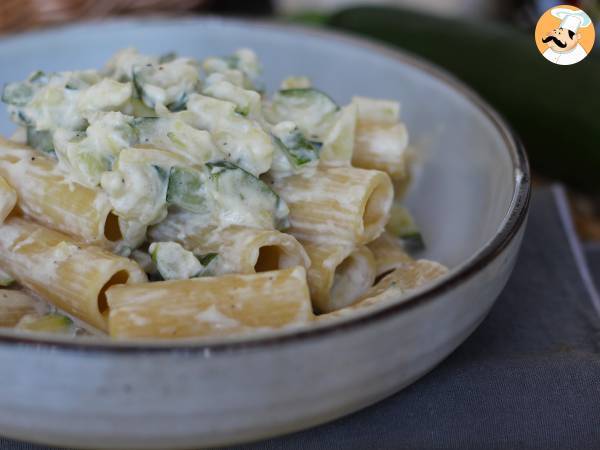 Krämig pasta med zucchini - ett välsmakande och snabbt recept