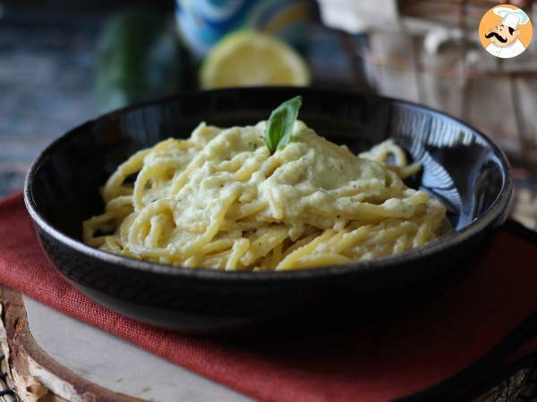 Krämig pasta med zucchini och grekisk yoghurt