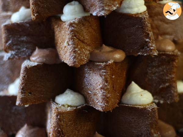 Pandoro brioche fylld med Nutellakräm och vaniljkräm i form av en julgran - foto 2