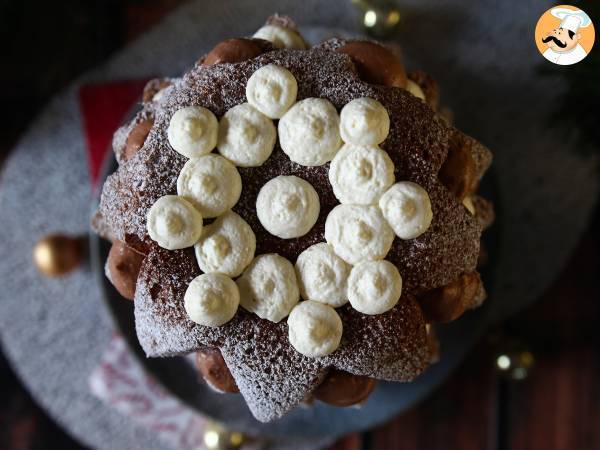 Pandoro brioche fylld med Nutellakräm och vaniljkräm i form av en julgran - foto 3