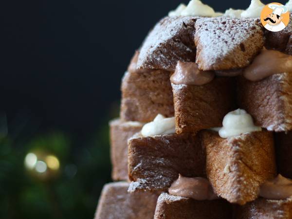 Pandoro brioche fylld med Nutellakräm och vaniljkräm i form av en julgran - foto 4