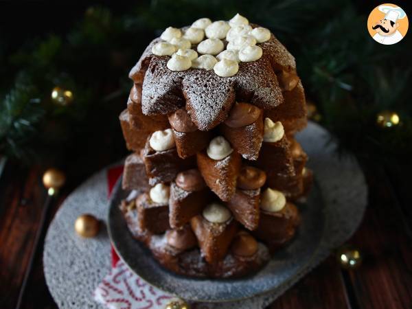 Pandoro brioche fylld med Nutellakräm och vaniljkräm i form av en julgran - foto 5