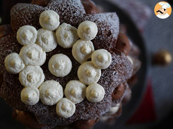 Pandoro brioche fylld med Nutellakräm och vaniljkräm i form av en julgran - foto 8