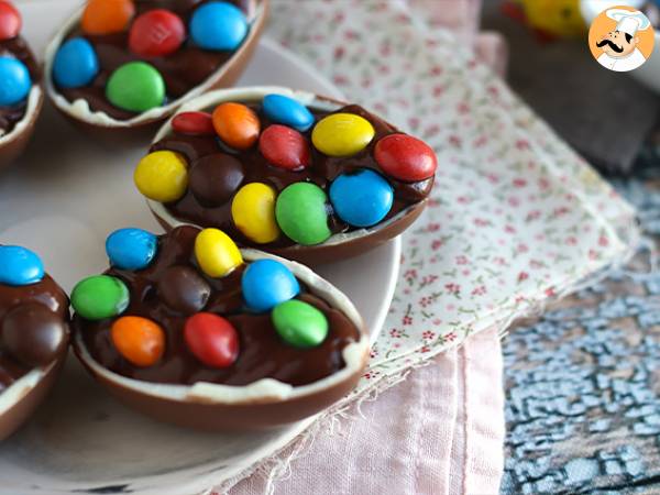 Påskägg fyllda med chokladdessertkräm och M&M's - foto 2