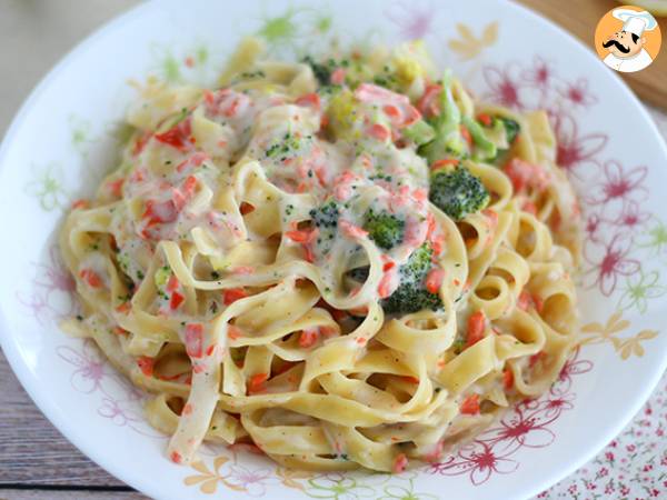 Pasta i en gryta - Tagliatelle med lax och broccoli - foto 2