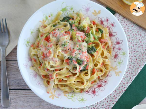 Pasta i en gryta - Tagliatelle med lax och broccoli - foto 3