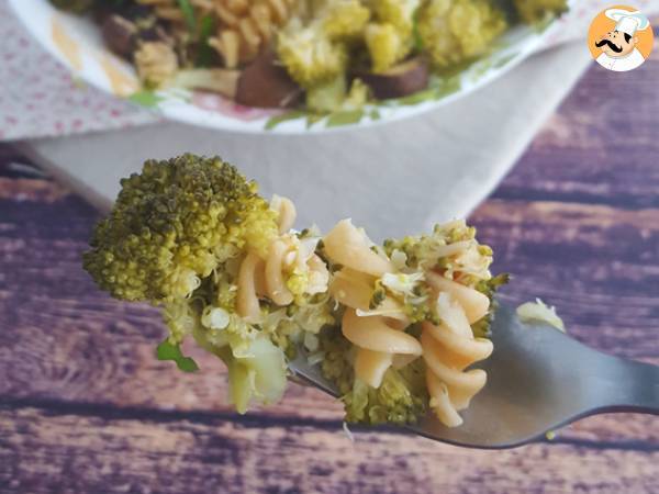 Pasta med broccoli, champinjoner och basilika - foto 3