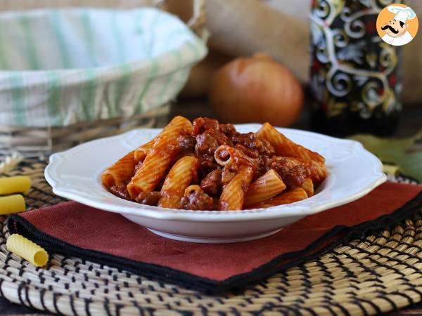 Pasta med korvsås: en enkel rätt med intensiv smak - foto 2